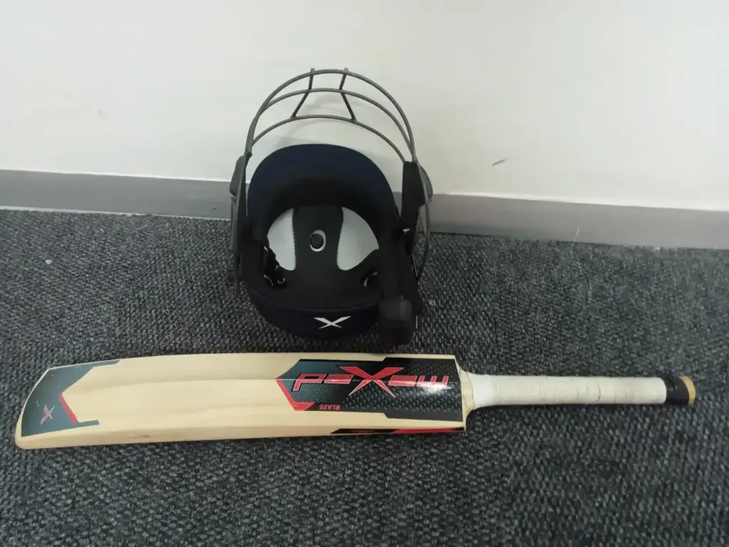 Maxed Cricket Set - View 3