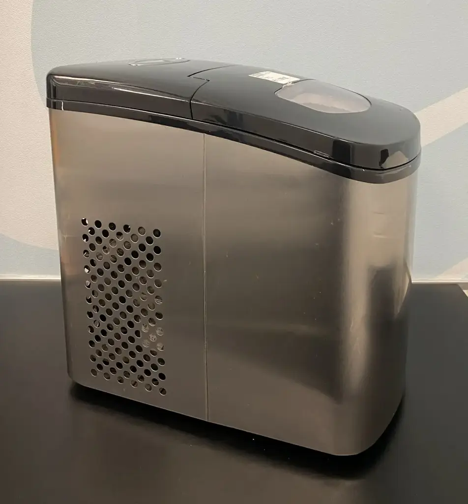 Swan Ice Maker - View 2