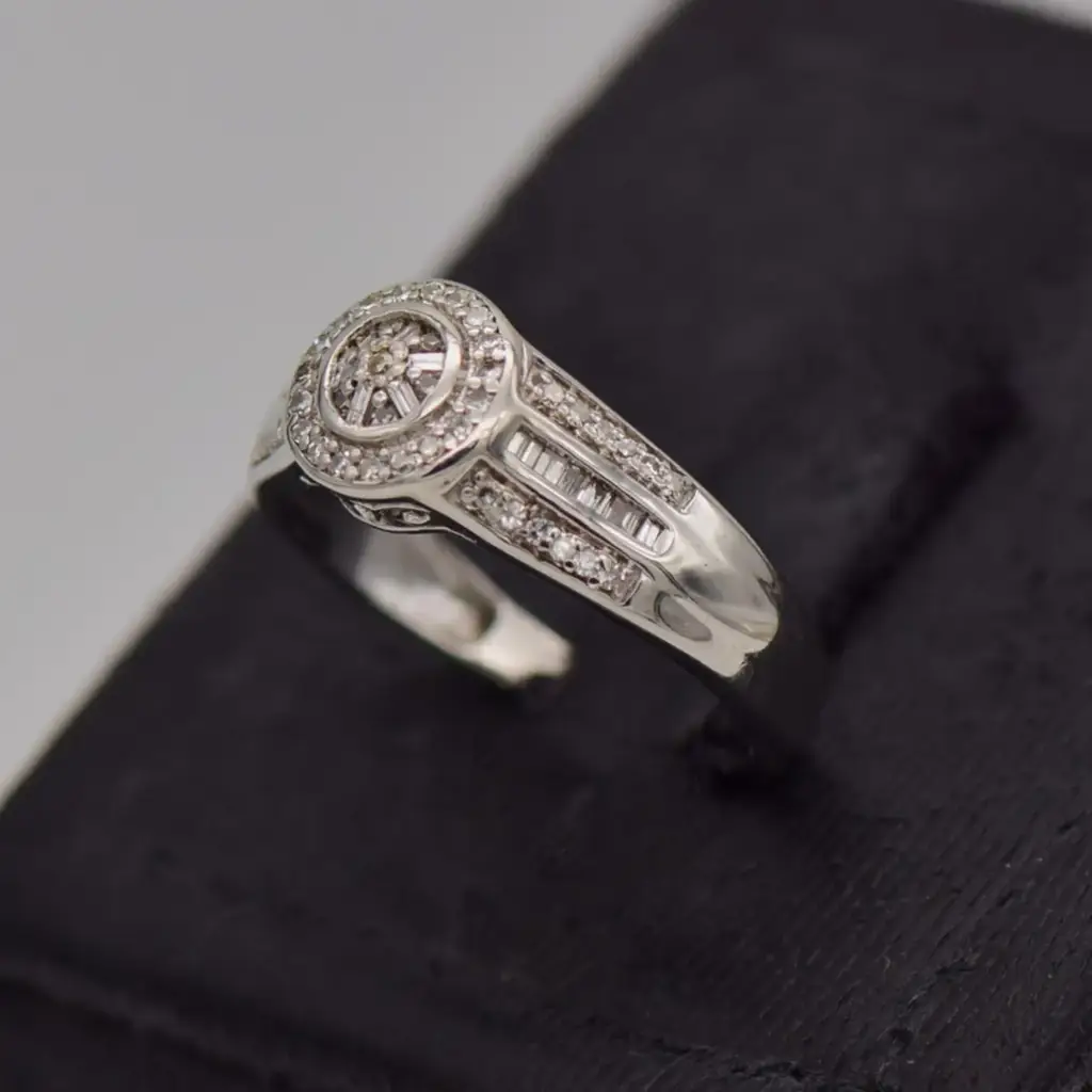 9ct White Gold Wedding Ring - View 3