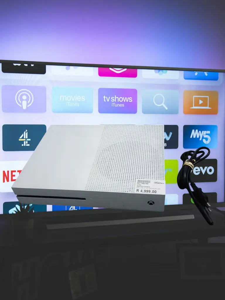 Xbox One S - View 2