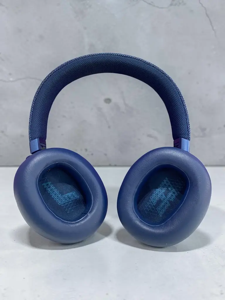 Jbl Live 670Nc On-Ear Headphones. - View 2