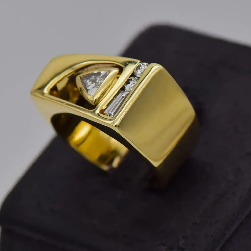 9ct Yellow Gold Men's Ring - View 3