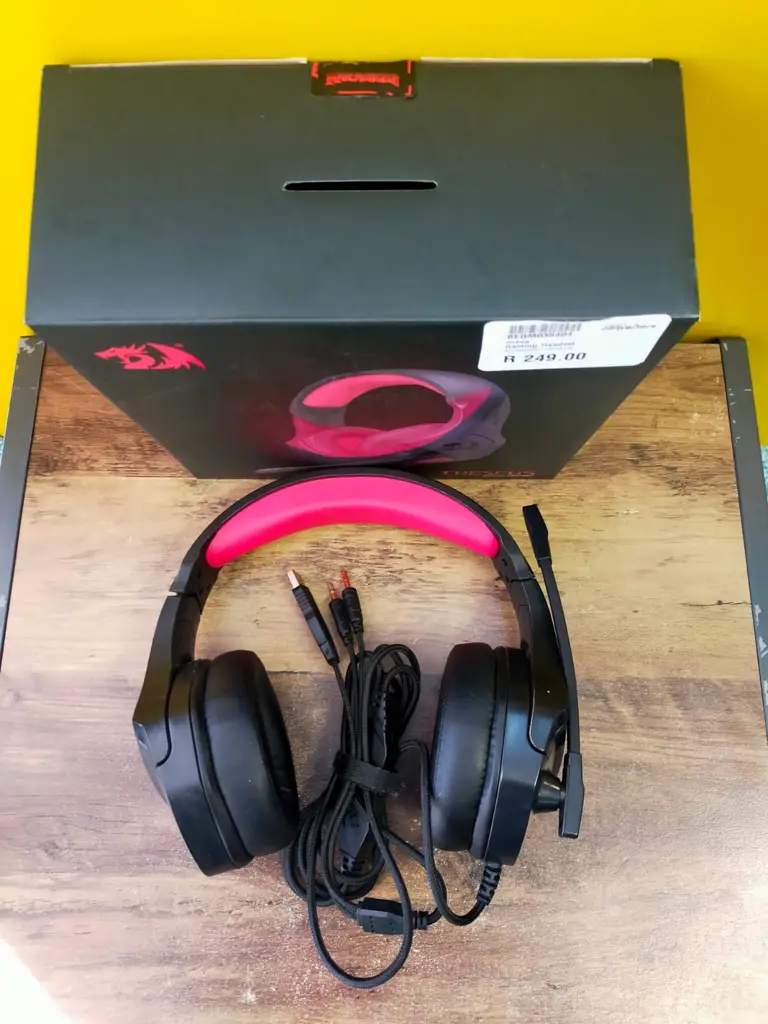 Redragon Theseus Gaming Headphones - View 3
