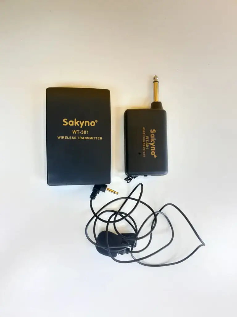 Sakyno Wt-301 Mini Wireless Cordless Clip-On Lapel Tie Microphone Mic Transmitter Set - View 2