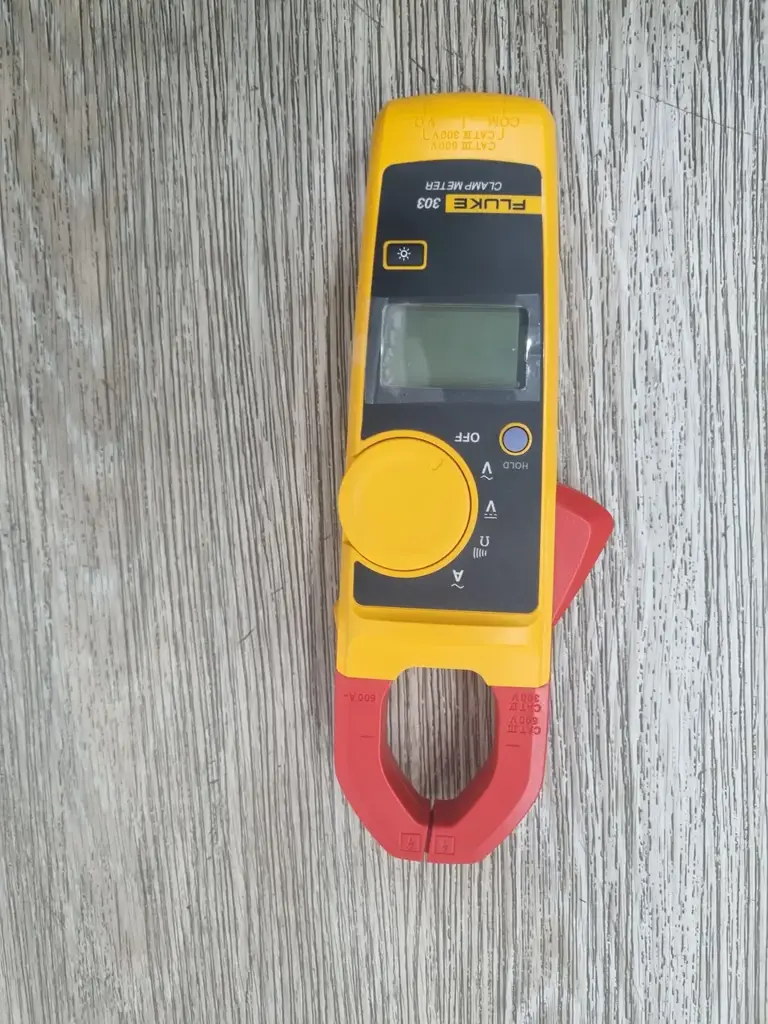 Fluke 303 Clamp Meter - View 2