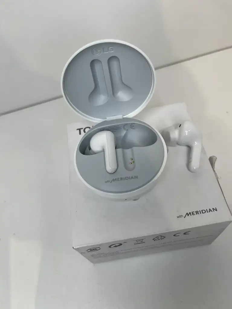 Lg Tone Free Fn6 Uv Nano Cleaning Bluetooth Wireless Earbud & Charging Case - View 3