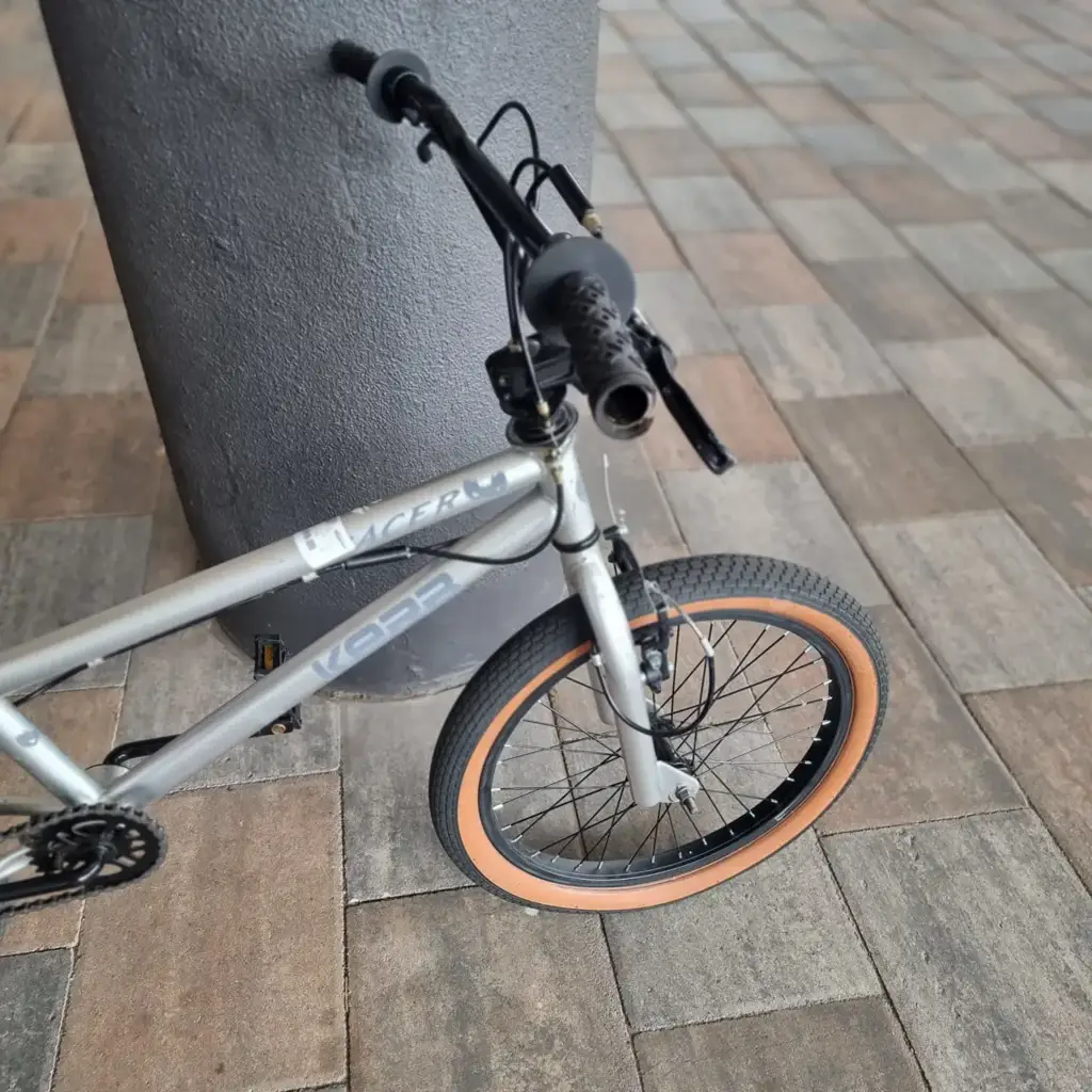 Kerb Racer Iii Bmx Bike Both Wheels Have Slow Punch - View 4