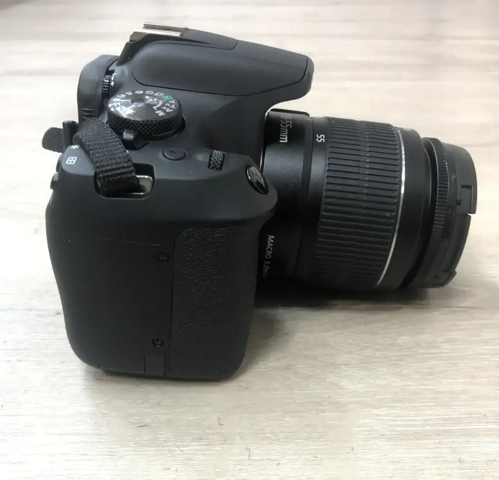 Canon Eos 2000D Camera - View 2