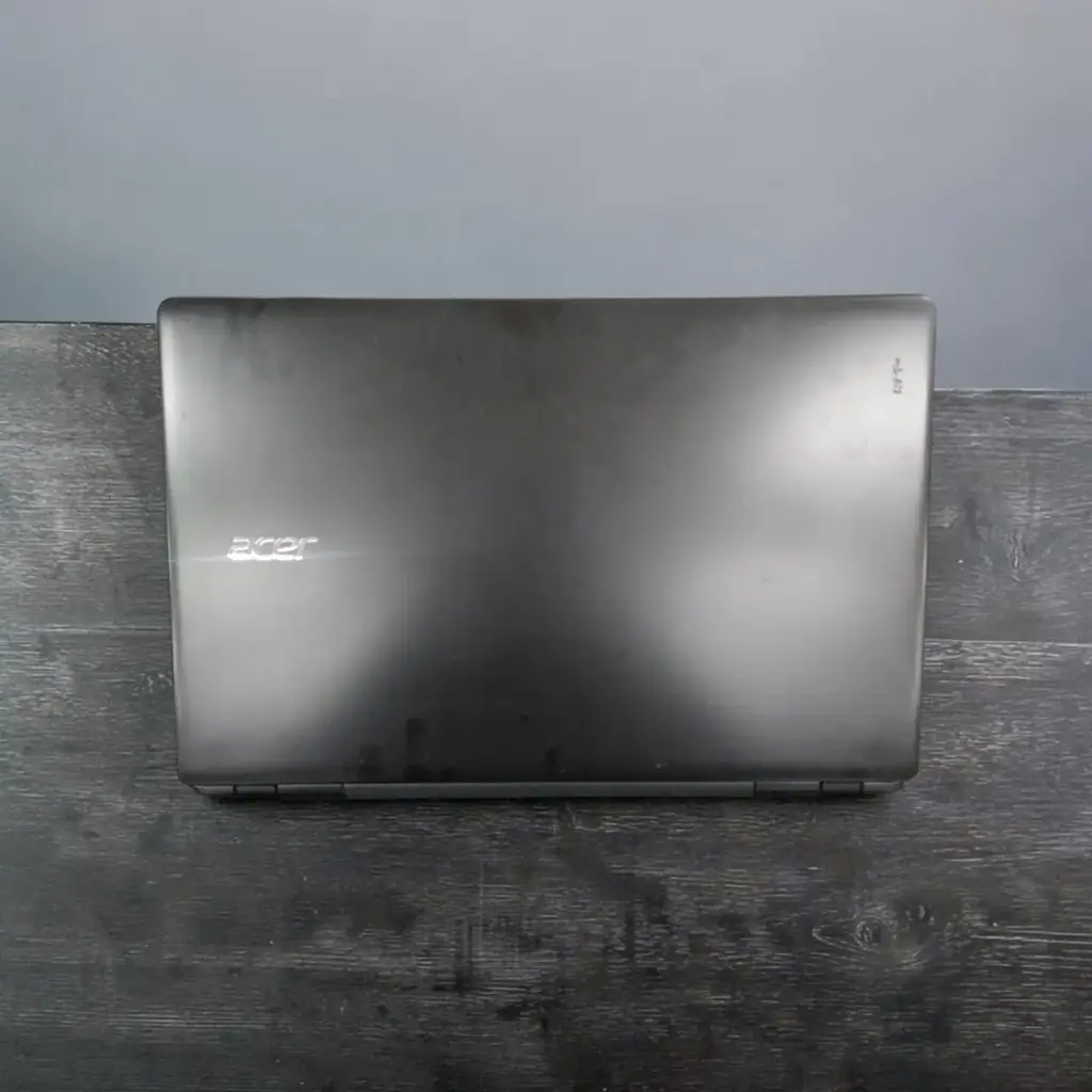 Acer Aspie E5-571 Laptop - View 3