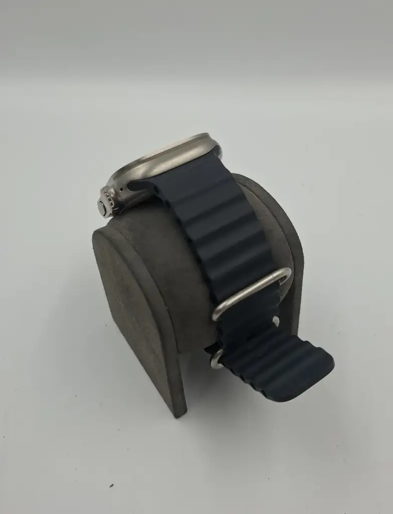 Apple Watch Ultra 1 - View 3