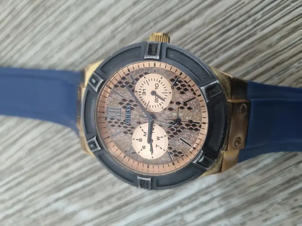 Guess W0289l4 Ladie's Watch - View 4