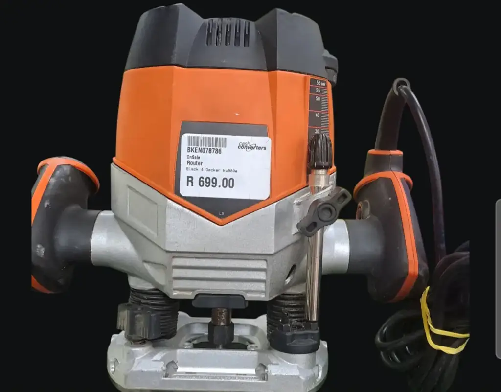 Black & Decker Kw900e Plunge Roouter - View 2