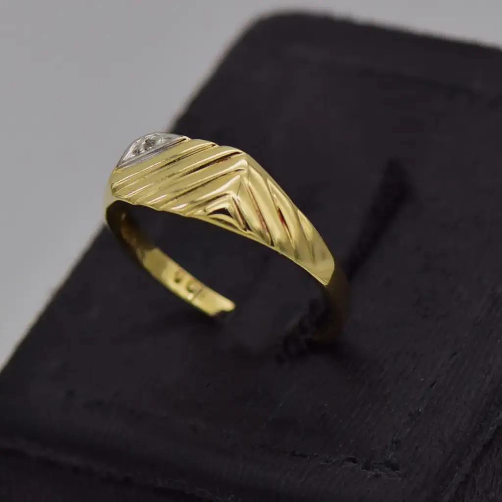 9ct Yellow Gold Men's Ring - View 3
