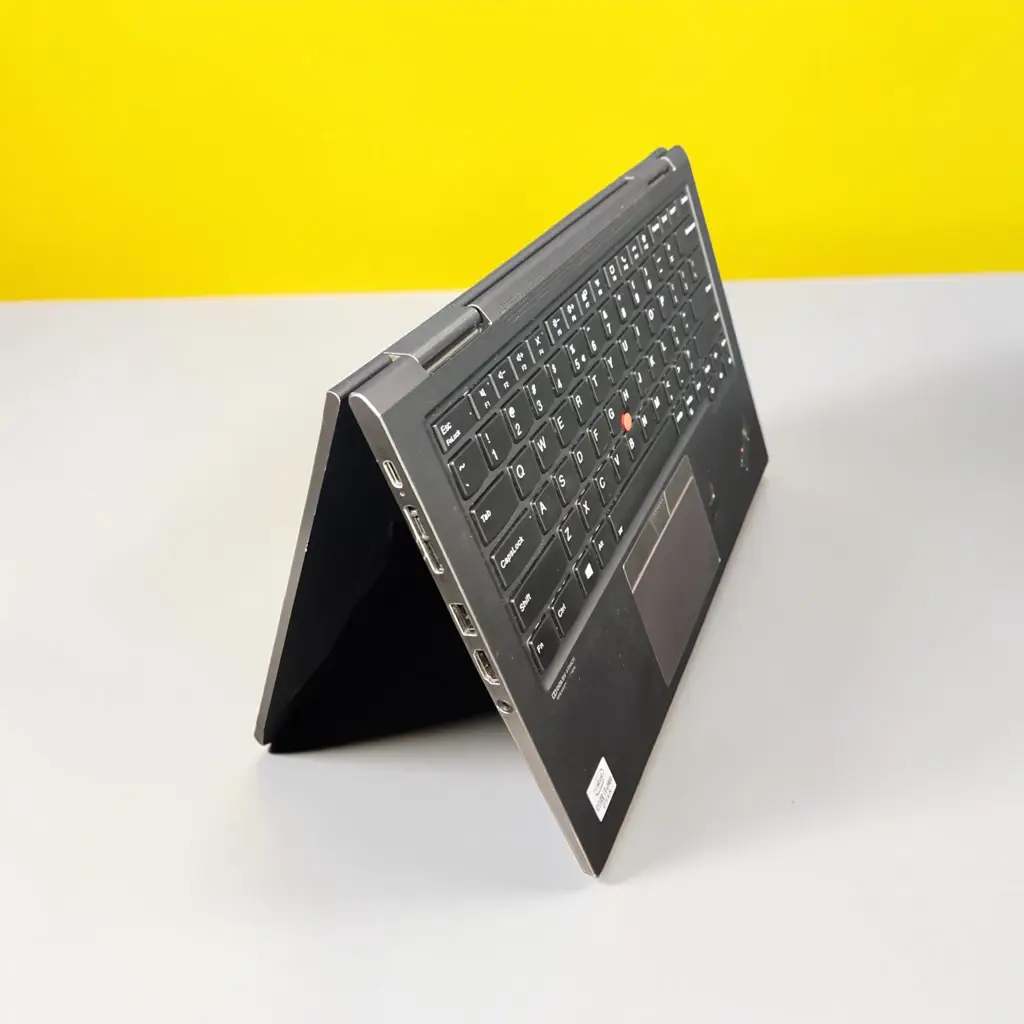 Lenovo Thinkpad X1 Yoga Gen 5 Laptop - View 4