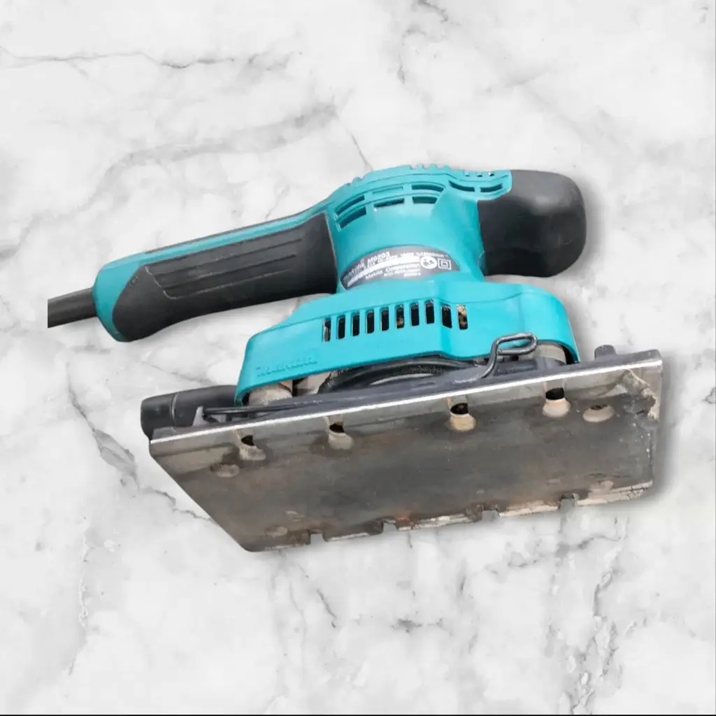 Makita M9203 - View 3