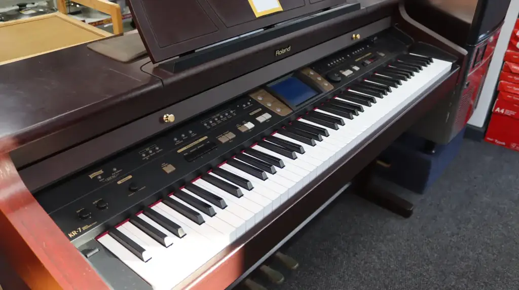 Roland Kr-7-Mh Digital Intelligent Piano - View 3