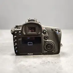 Canon Eos 7D Aps-C Digital Slr Camera