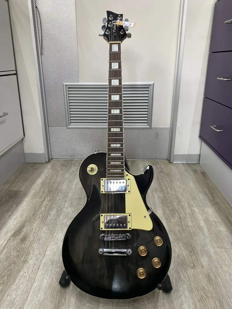 Palmer Pe-Lps (Les Paul Style) Electric Guitar.