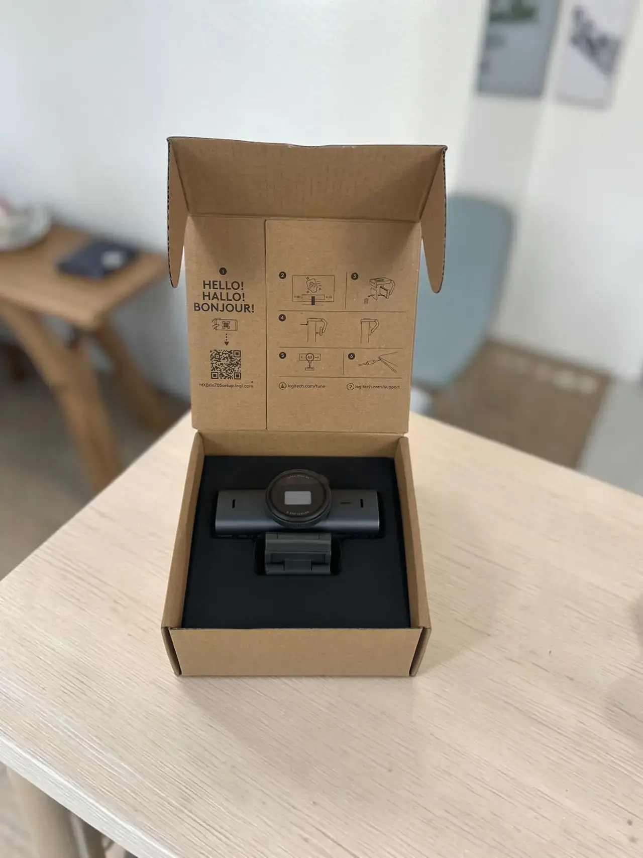 Logitech Mx Brio 705 Webcam With Ai Image Enhancement