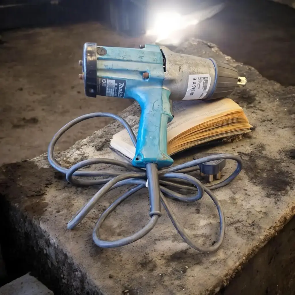 Makita 6909 Impact Wrench - View 2
