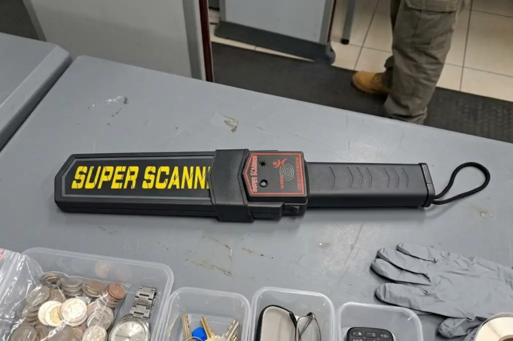Super Scanner Md-3003B1 Handheld Metal Detector