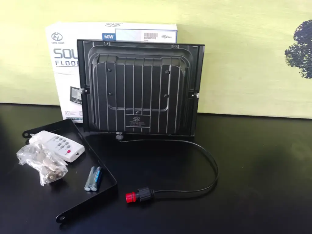 El 60W Solar Flood Lamp - View 2