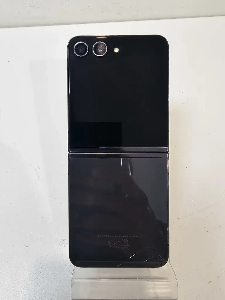 Samsung Galaxy Z Flip 5 256Gb Cellphone - View 3