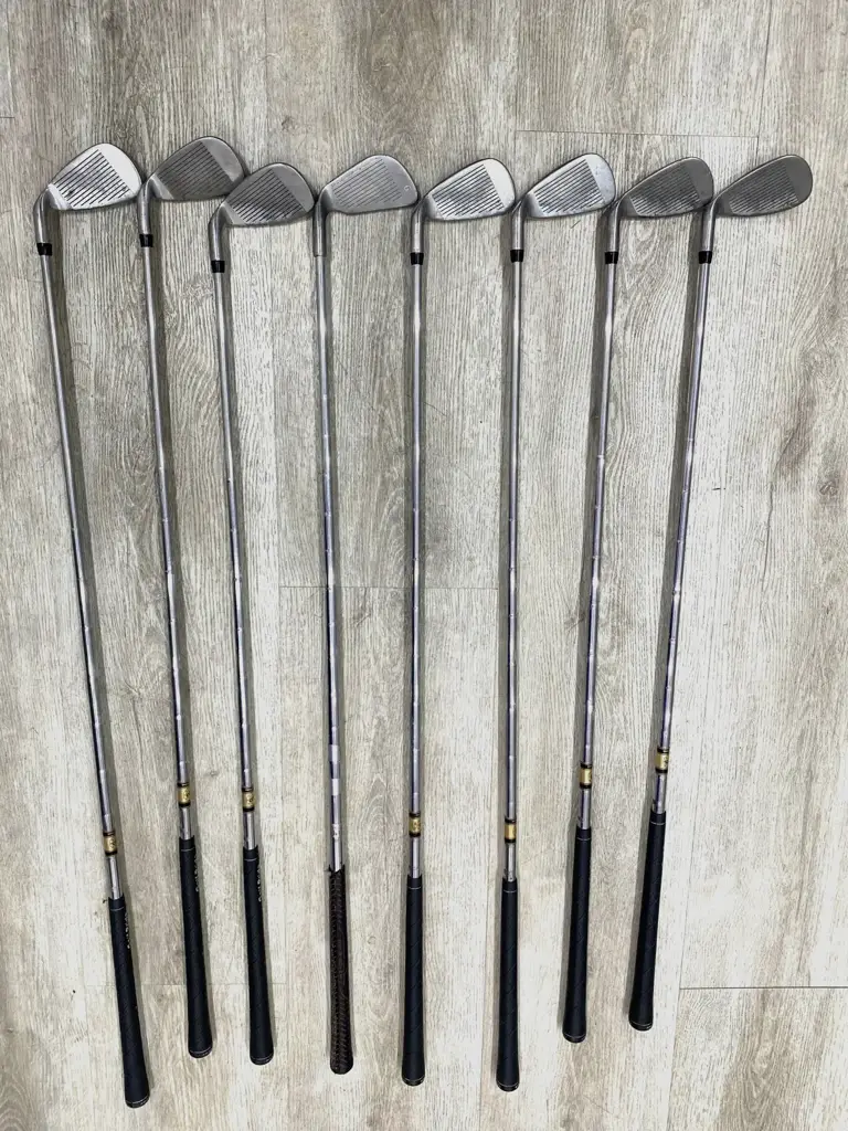 Gold Clubs. - View 2