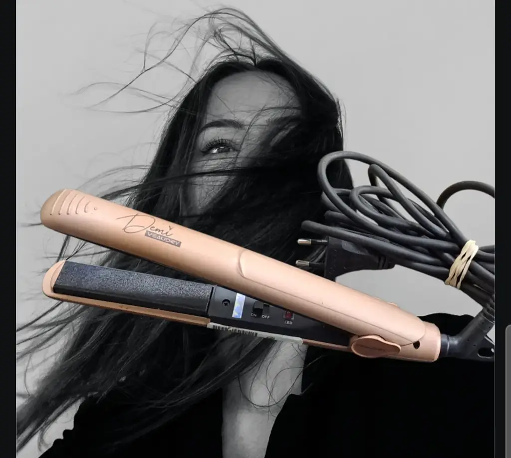 Veaudry Demi Hair Straightener