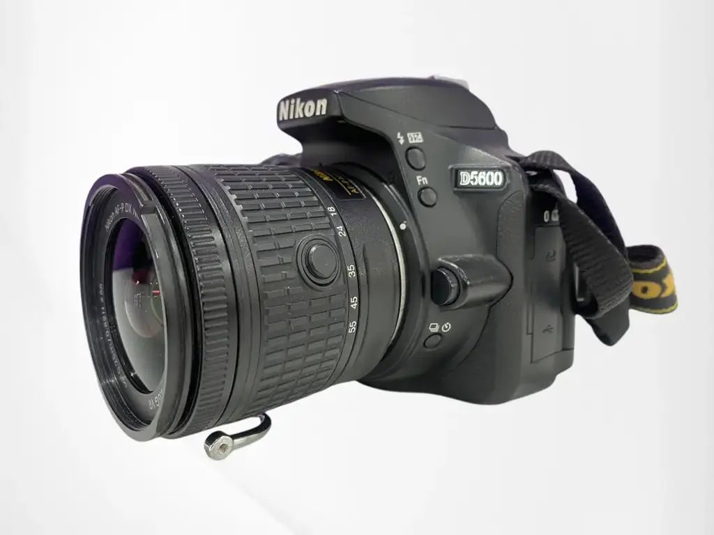 Nikon D5600 Camera With Two Lenses. - View 3