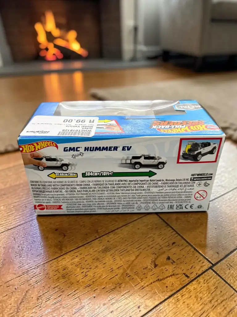Hot Wheels Pull-Back Speeders Toy Cars In 1:43 Scale - View 2