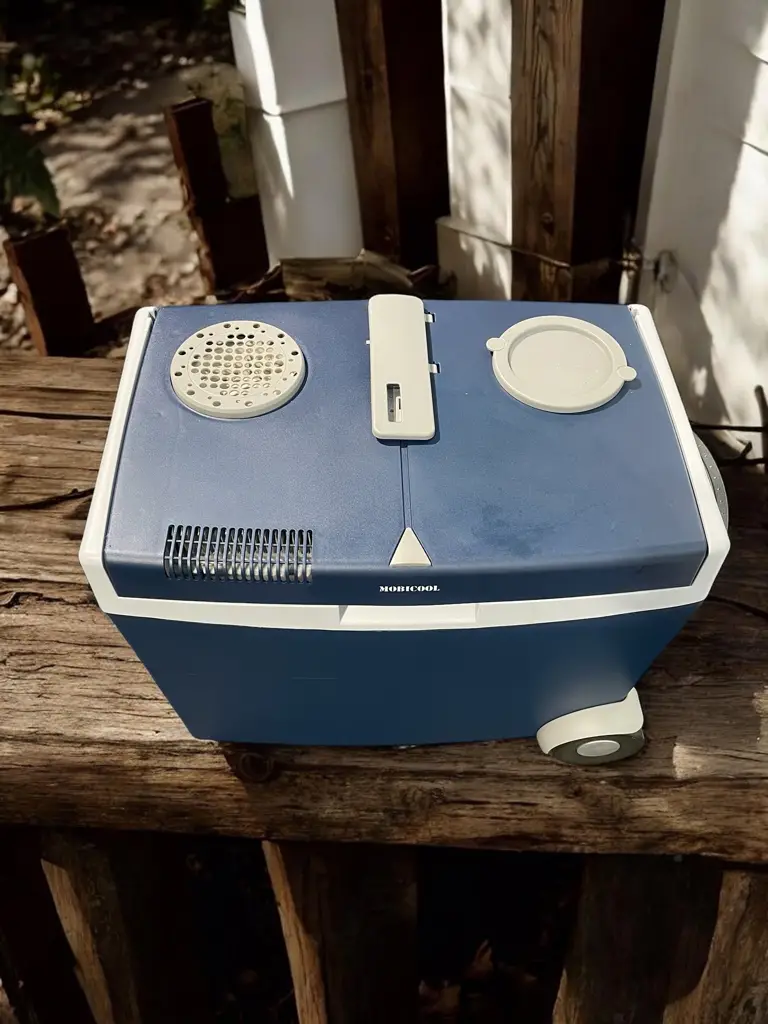 Mobicool Mt35w 34L 12V 230V Thermoelectric Cool Box - View 3
