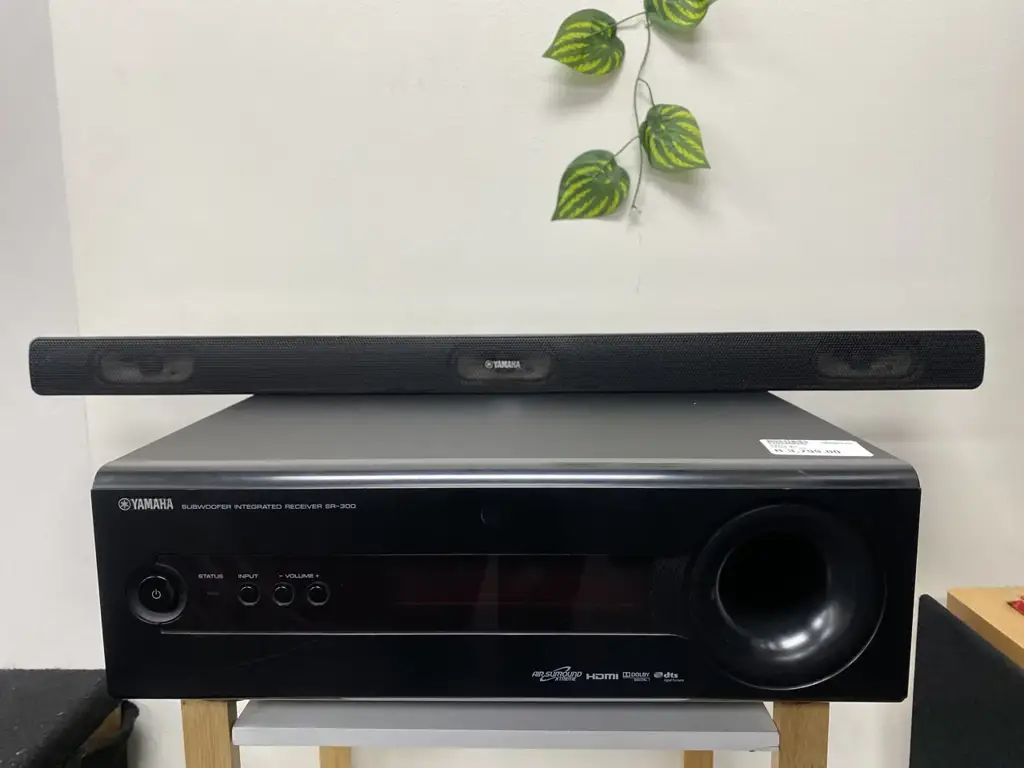Yamaha Sr-300 3.1-Channel.