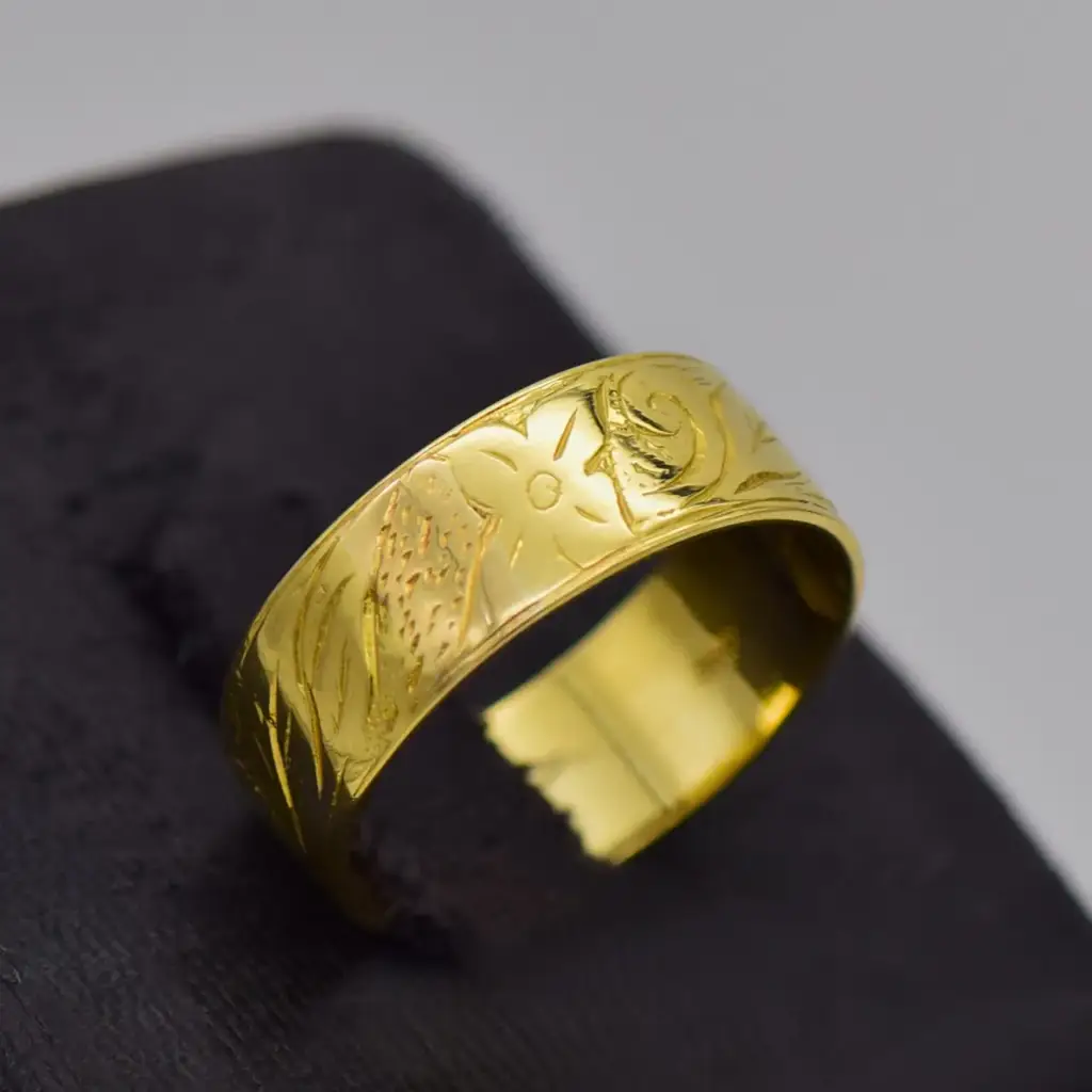 18ct Yellow Gold Wedding Band Patterned - View 2
