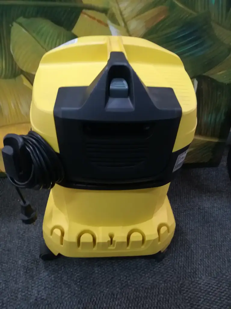 Karcher Wd 4 Vaccum Machine - View 3