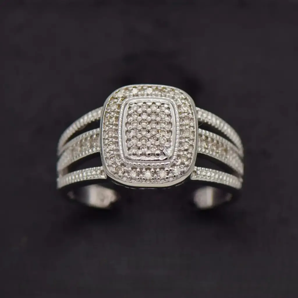 9ct White Gold Dress Ring