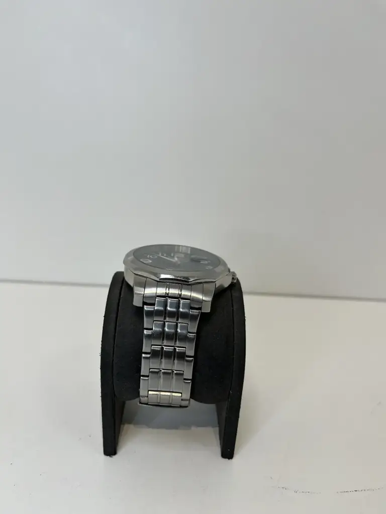 Invicta Model 5772 - Men's Watch Quartz - View 2