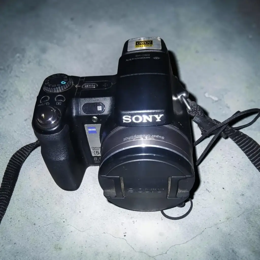 Sony Camera + Accessories - Bag - Battery - Charger