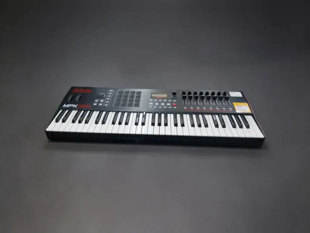 Akai Professional Mpk261 | 61-Key Midi Keyboard Controller With Mpc Pads