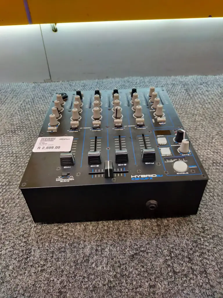 Hybrid Dj Mixer 4 + 1 Channel With Usb And Effects - View 4