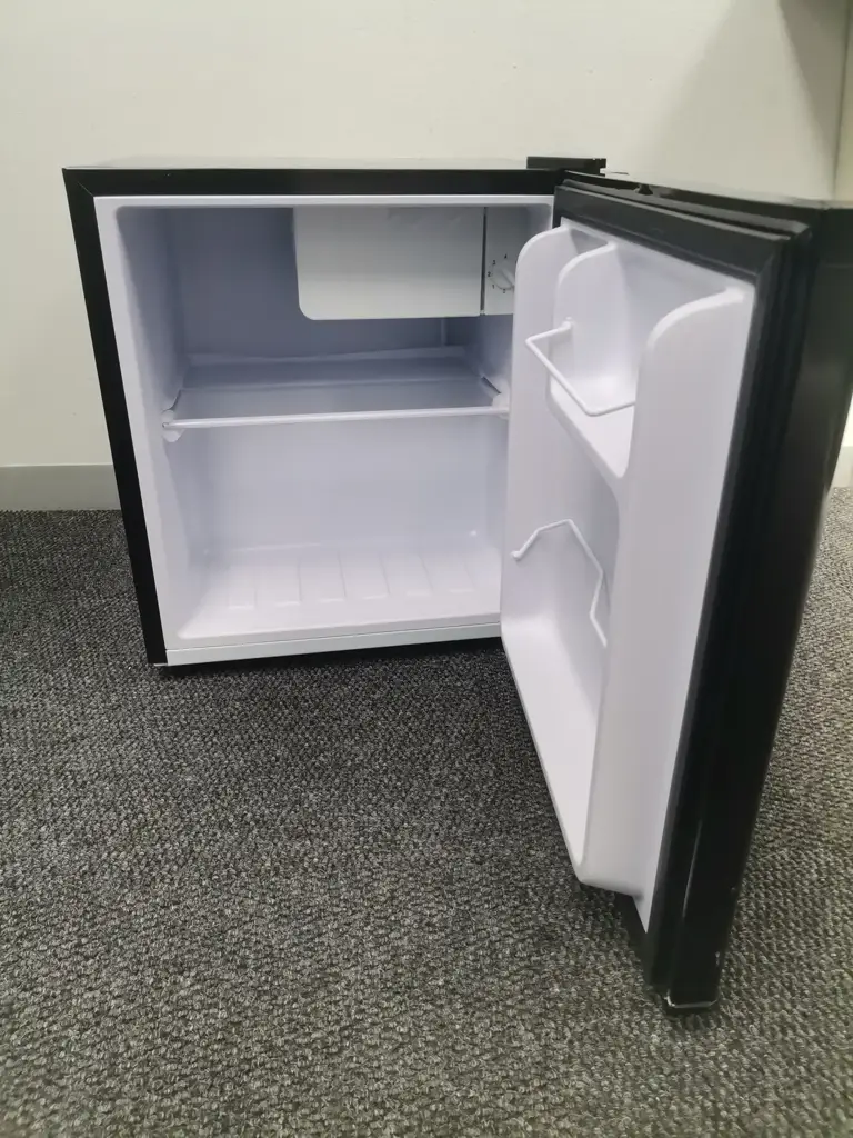 Swan Mini Bar Fridge Sbf50b Black - View 2