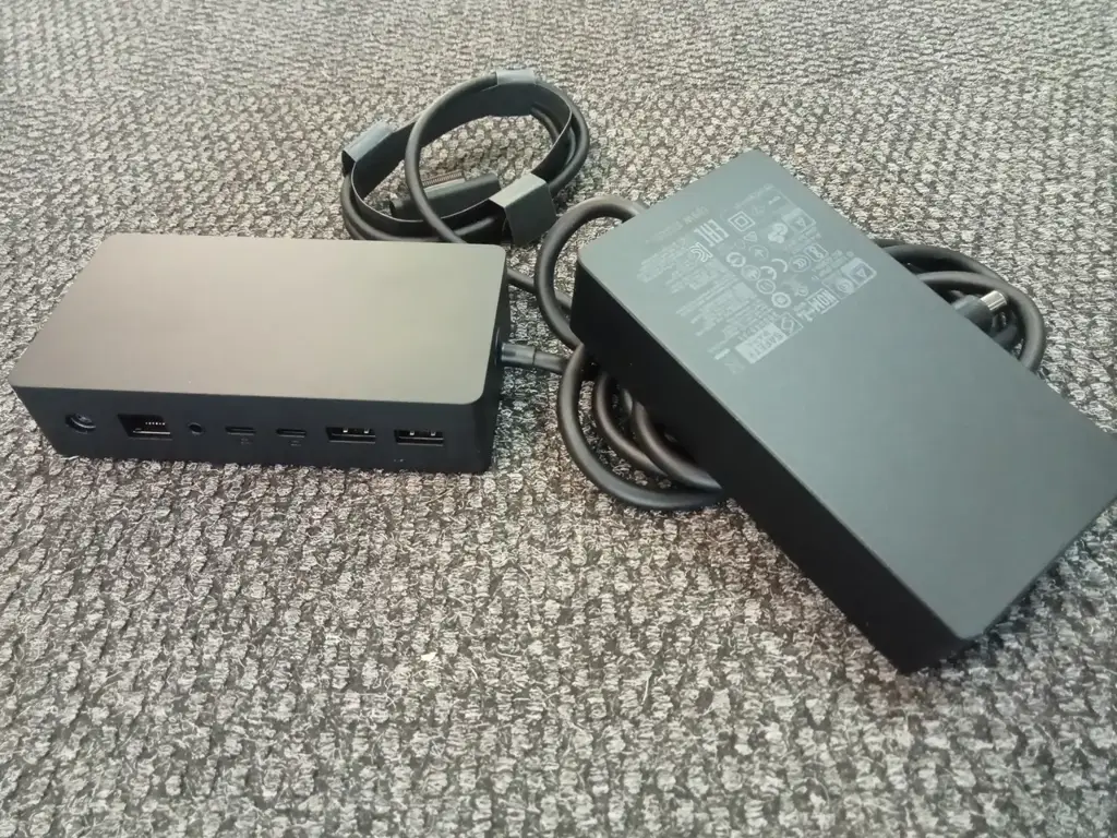 Microsoft Docking 2 Station - View 2