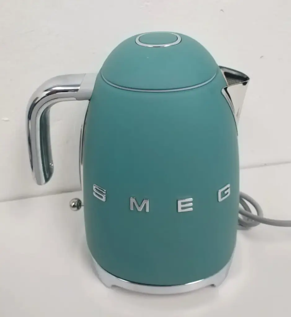 Smeg Retro Kettle Emerald Green - View 3