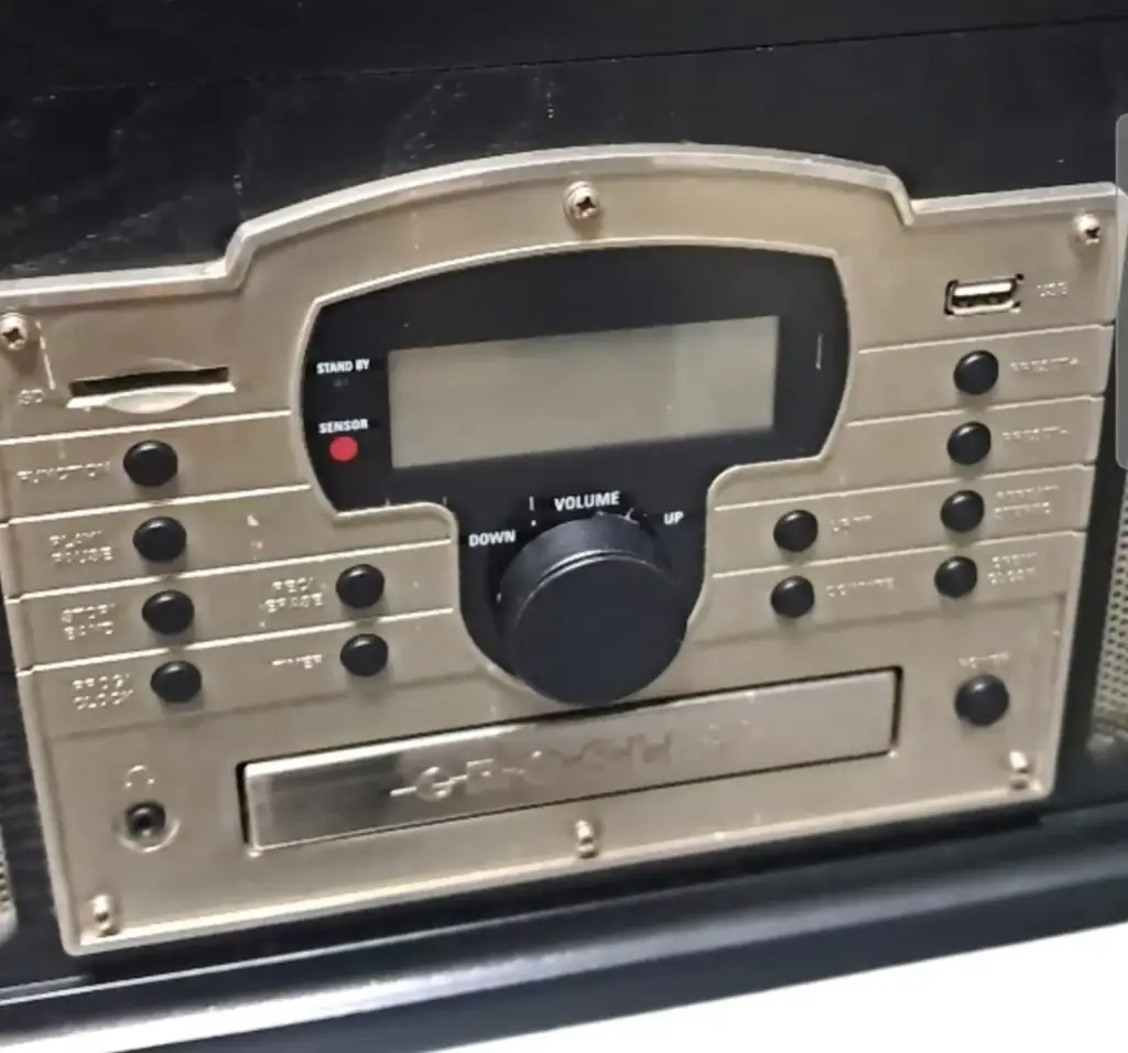Croxley Retro Turntable - View 5