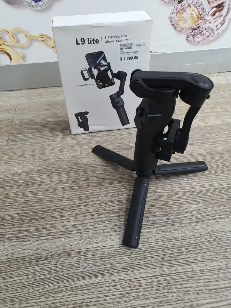 L9 Lite 3-Axis Foldable Gimbal Stabilizer – Smartphone Compatible | Remote Control + Usb Charging
