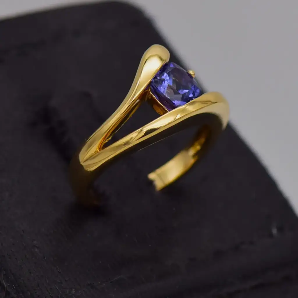 18ct Yellow Gold Dress Ring - View 2