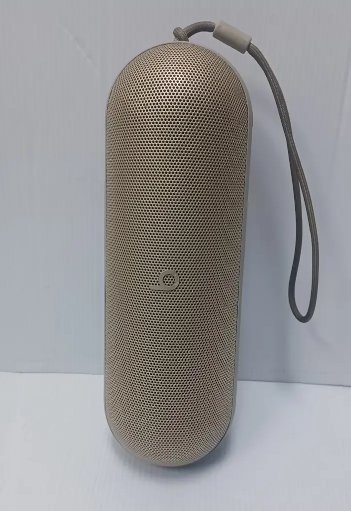 Apple Beats Pill A3211 Portable Speaker – Gold (Pre-Owned / Second-Hand) - View 3