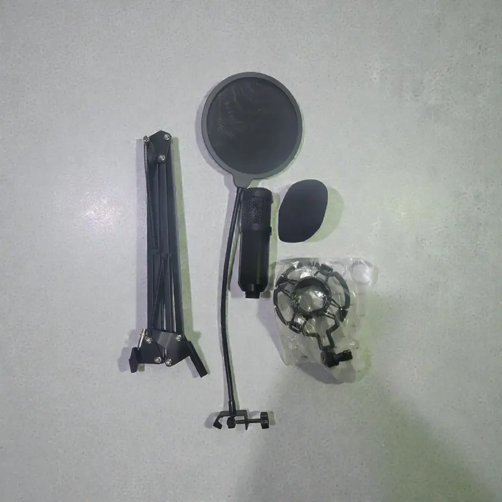 Condenser Microphone With Sound Card - View 2