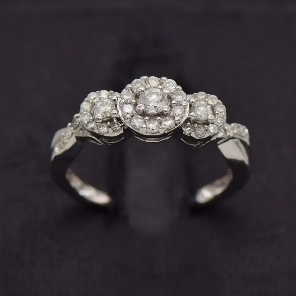 18ct White Gold Dress Ring