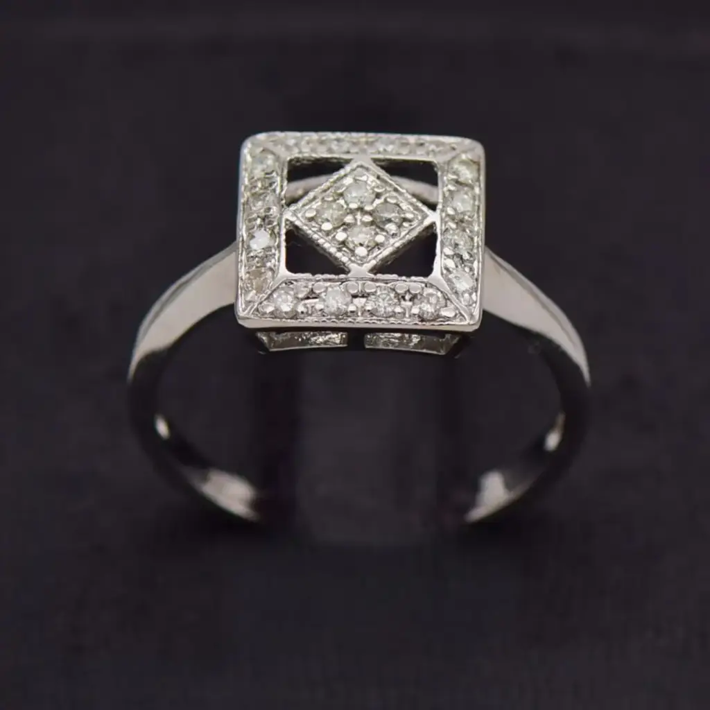 18ct White Gold Dress Ring